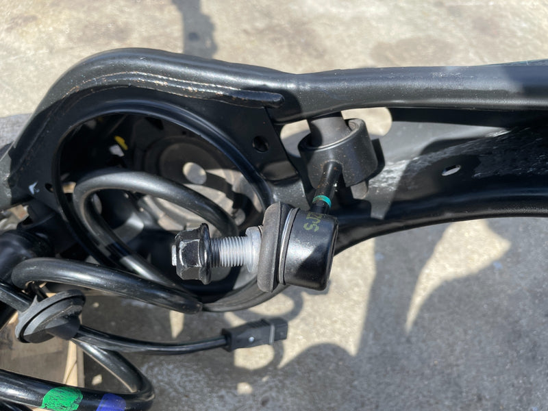 Load image into Gallery viewer, 23-25 KIA SPORTAGE FWD REAR LEFT DRIVER SIDE SUSPENSION KNEE ASSEMBLY # 106668
