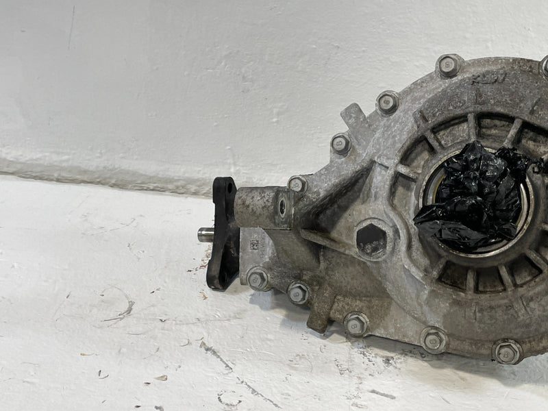 Load image into Gallery viewer, 22-23 KIA STINGER AWD FRONT DIFFERENTIAL CARRIER ASSEMBLY 34K MILES 2.5L # 99732
