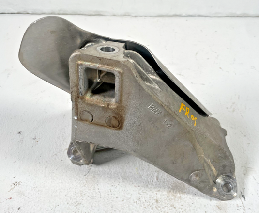 21-25 BMW G82 M4 M3 M2 FRONT RIGHT ENGINE SUPPORT MOUNT BRACKET 3.0L
