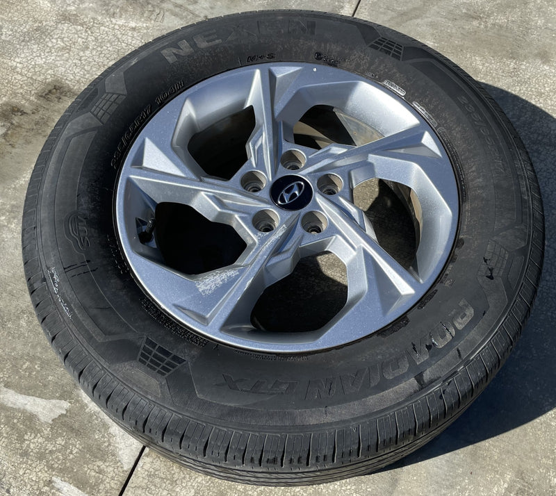 Load image into Gallery viewer, HYUNDAI TUCSON 17x7 5 SPOKE ALLOY WHEEL W/TIRE (ONLY#1) 2022-2024 # ML7-WH1333
