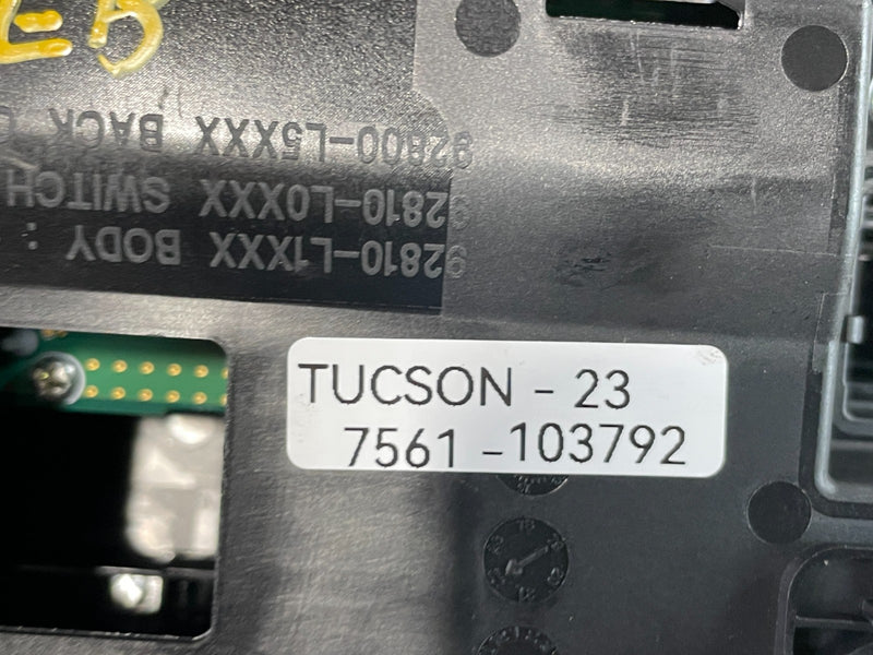 Load image into Gallery viewer, 2022-2024 HYUNDAI TUCSON INTERIOR OVERHEAD ROOF MAP DOME LAMP LIGHT # 103792
