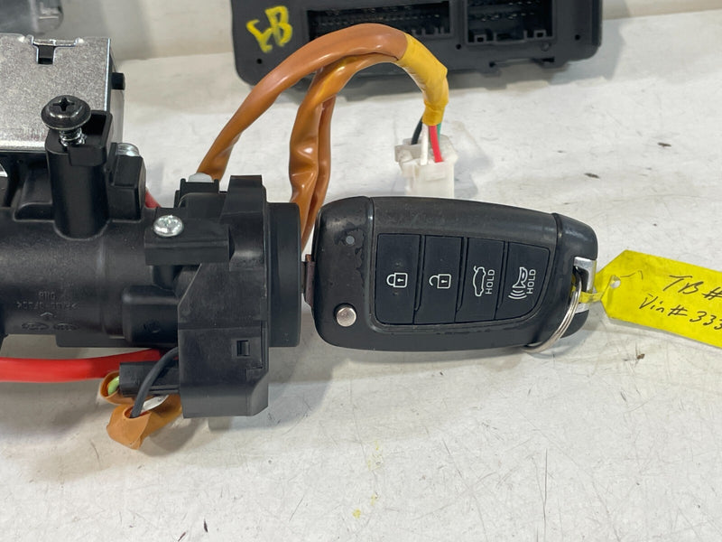 Load image into Gallery viewer, 21-23 HYUNDAI ELANTRA SE ENGINE &amp; BODY CONTROL MODULE ECM BCM W/ KEY FOB # 93707
