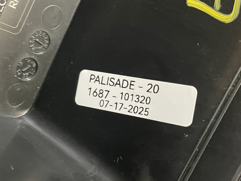 Load image into Gallery viewer, 2020 - 2022 HYUNDAI PALISADE ENGINE FUSE BOX RELAY MODULE UPPER COVER # 101320
