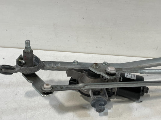 19-24 GENESIS G70 FRONT WINDSHIELD WIPER TRANSMISSION LINKAGE W/ MOTOR
