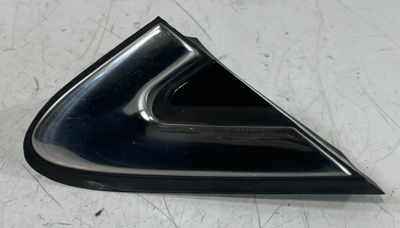 Load image into Gallery viewer, 2019-2023 HYUNDAI SANTA FE FRONT RIGHT SIDE FENDER UPPER CORNER MOLDING # 103993
