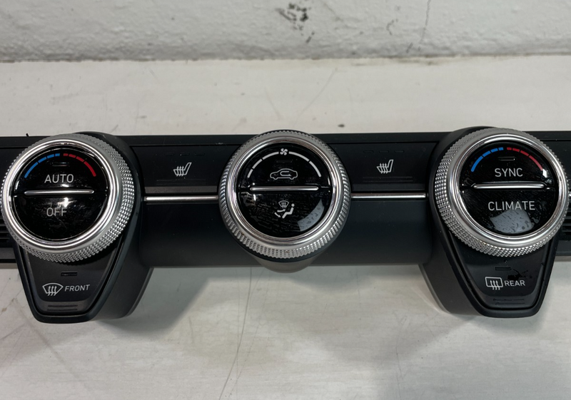 Load image into Gallery viewer, 22-23 GENESIS G70 FRONT DUAL ZONE A/C TEMPERATURE CLIMATE CONTROL PANEL # 104286
