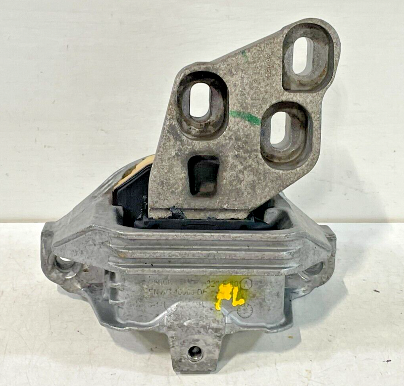Load image into Gallery viewer, 2017 - 2019 INFINITI QX30 LEFT SIDE ENGINE MOTOR MOUNT BRACKET INSULATOR # 95343
