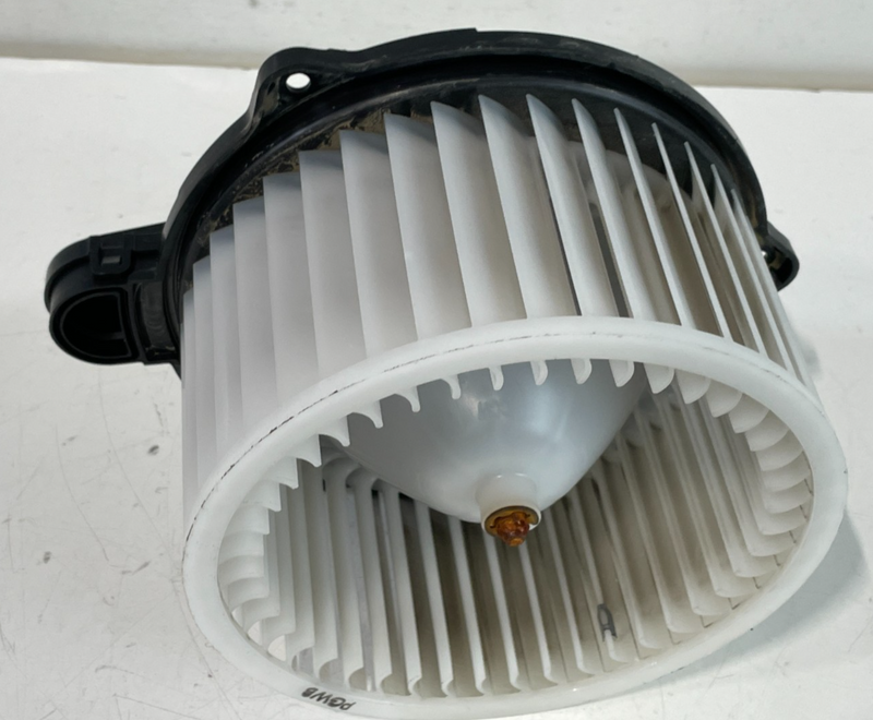 Load image into Gallery viewer, 19-20 HYUNDAI SANTA FE FRONT AC AIR CONDITIONER HEATER BLOWER FAN MOTOR # 102994
