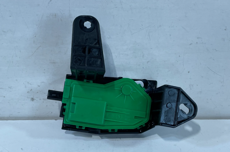 Load image into Gallery viewer, 2020-2022 HYUNDAI PALISADE FUEL GAS TANK DOOR LATCH LOCK ACTUATOR MODULE #102361
