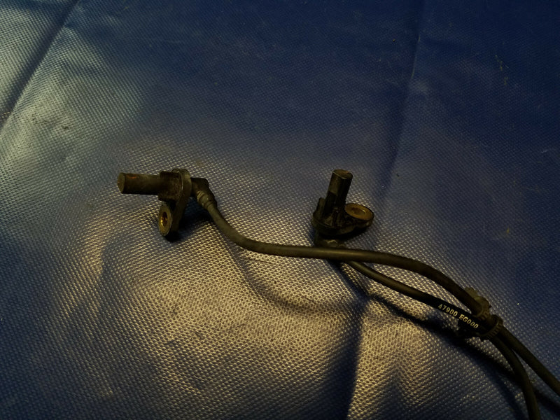Load image into Gallery viewer, INFINITI G25 G35 G37 M35 M45 Q40 SEDAN REAR ABS WHEEL SPEED SENSOR PAIR # 51685
