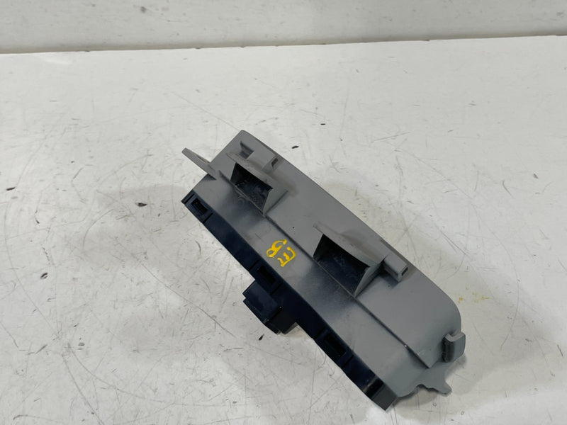 Load image into Gallery viewer, 20-22 HYUNDAI PALISADE DASH RHEOSTAT DIMMER &amp; TRUNK &amp; TRACTION SWITCH # 103572
