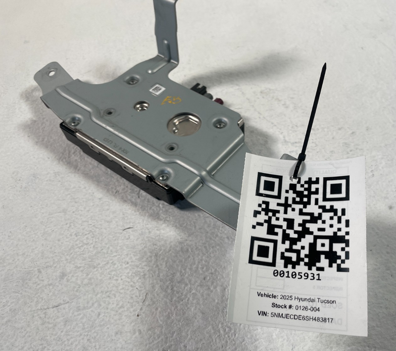 Load image into Gallery viewer, 2025 HYUNDAI TUCSON TELEMATICS COMMUNICATION CONTROL MODULE / BRACKET # 105931
