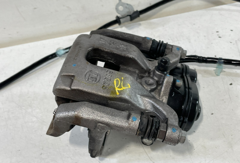 Load image into Gallery viewer, 2023-25 Honda HR-V REAR LEFT DRIVER SIDE DISC BRAKE CALIPER W/ ABS SENSOR #9 (1)
