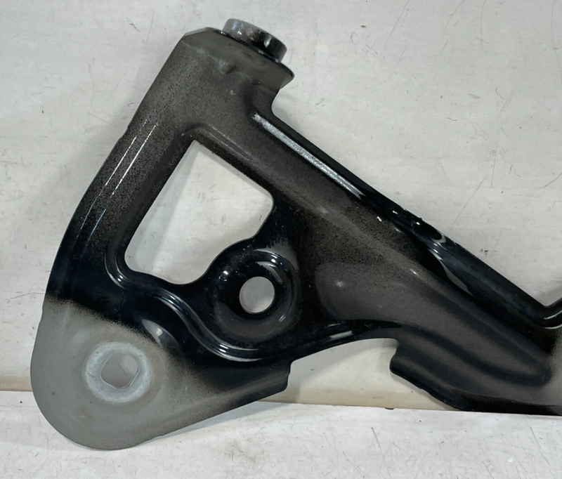 Load image into Gallery viewer, 2019-2024 BMW 330i 330e FRONT RIGHT SIDE FENDER REARWARD SUPPORT BRACKET # 98332
