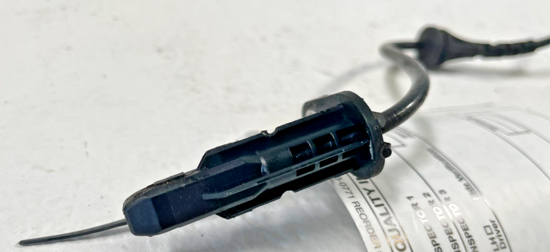 Load image into Gallery viewer, 21-25 BMW G82 M4 M3 M2 REAR LEFT OR RIGHT ABS WHEEL SPEED SENSOR 3.0L # 105593
