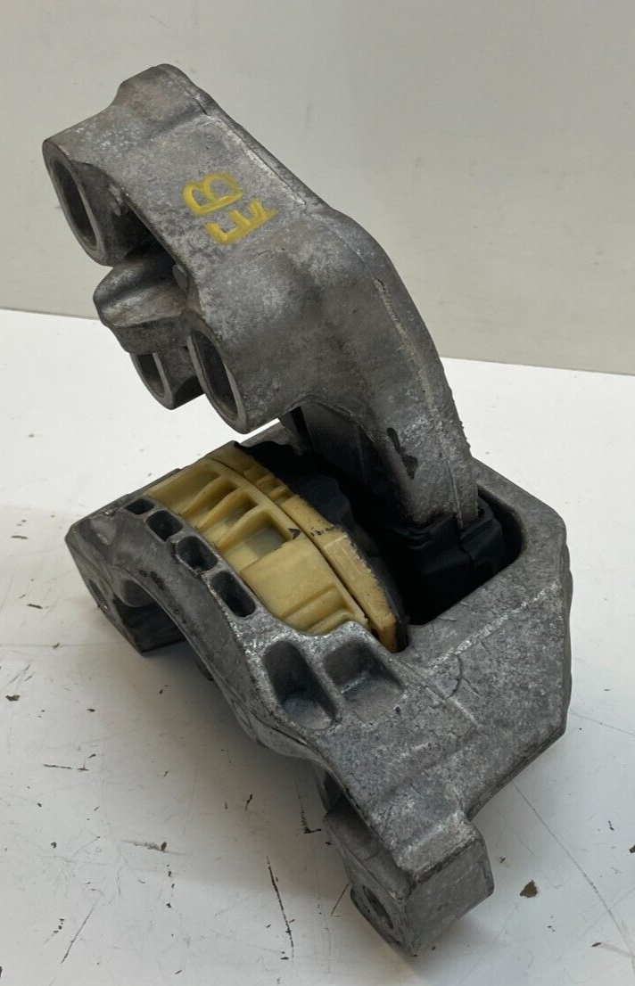 Load image into Gallery viewer, 2017 - 2019 INFINITI QX30 LEFT SIDE ENGINE MOTOR MOUNT SUPPORT BRACKET # 79405

