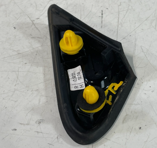 2019-2023 HYUNDAI SANTA FE FRONT RIGHT SIDE FENDER UPPER CORNER MOLDING
