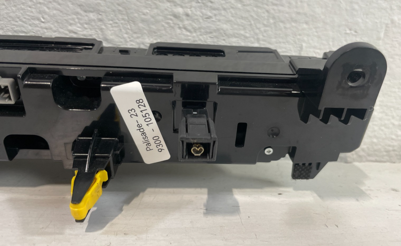 Load image into Gallery viewer, 2023-2025 HYUNDAI PALISADE FRONT DASH MEDIA RADIO CONTROL SWITCH PANEL # 105128
