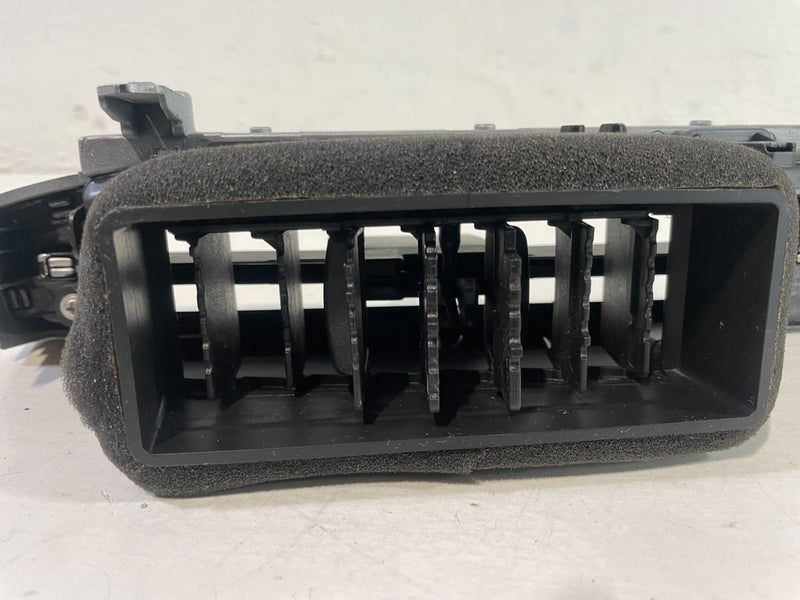 Load image into Gallery viewer, 2021-2023 HYUNDAI ELANTRA LEFT SIDE DASHBOARD OUTER AC AIR VENT GRILLE # 104613

