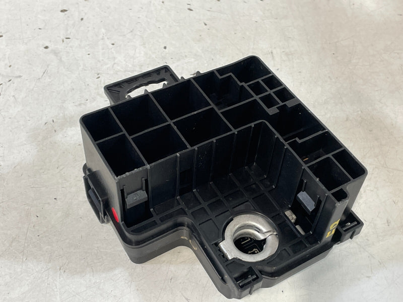 Load image into Gallery viewer, 2022-2023 KIA STINGER POSITIVE BATTERY FUSE TERMINAL COVER FUSIBLE LINK # 99636

