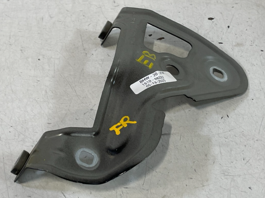 2019-2024 BMW 330i 330e FRONT RIGHT SIDE FENDER REARWARD SUPPORT BRACKET