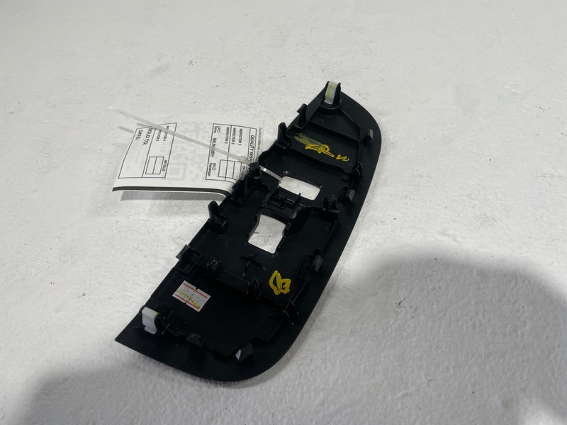 Load image into Gallery viewer, 2023-2025 HONDA HR-V FRONT RIGHT DOOR WINDOW SWITCH COVER BEZEL 2.0L # 105433
