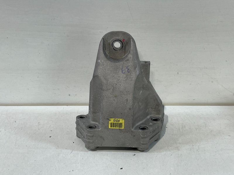 Load image into Gallery viewer, 2019-2023 GENESIS G70 FRONT RIGHT SIDE ENGINE MOUNT SUPPORT BRACKET 2.0L # 96713
