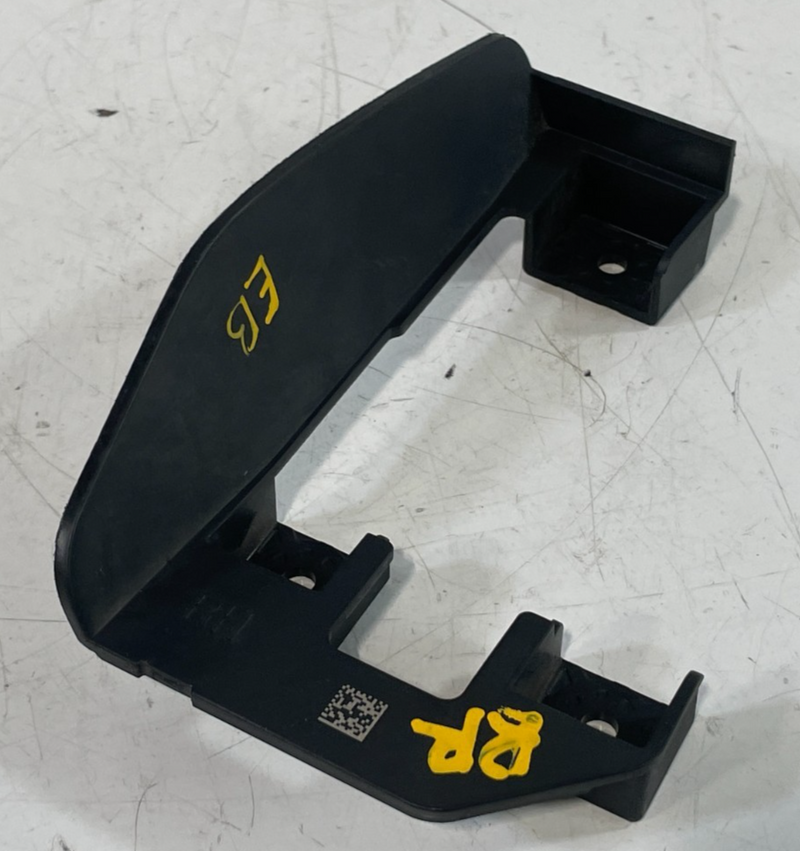 Load image into Gallery viewer, 20-22 HYUNDAI PALISADE REAR RIGHT BLIND SPOT RADAR SENSOR MODULE BRACKET #103039
