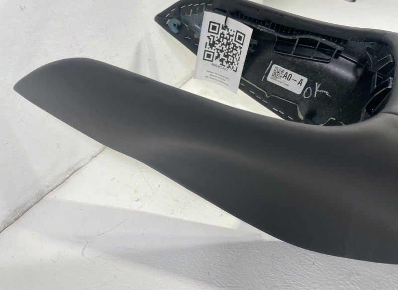 Load image into Gallery viewer, 2023-2025 HONDA HR-V LX UPPER CENTER CONSOLE TRIM PANEL ASSEMBLY BLACK # 105497

