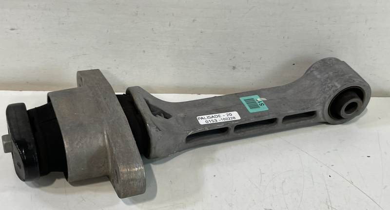Load image into Gallery viewer, 19-25 HYUNDAI SANTA FE PALISADE ENGINE MOTOR MOUNT TORQUE ARM ROLL ROD # 102228
