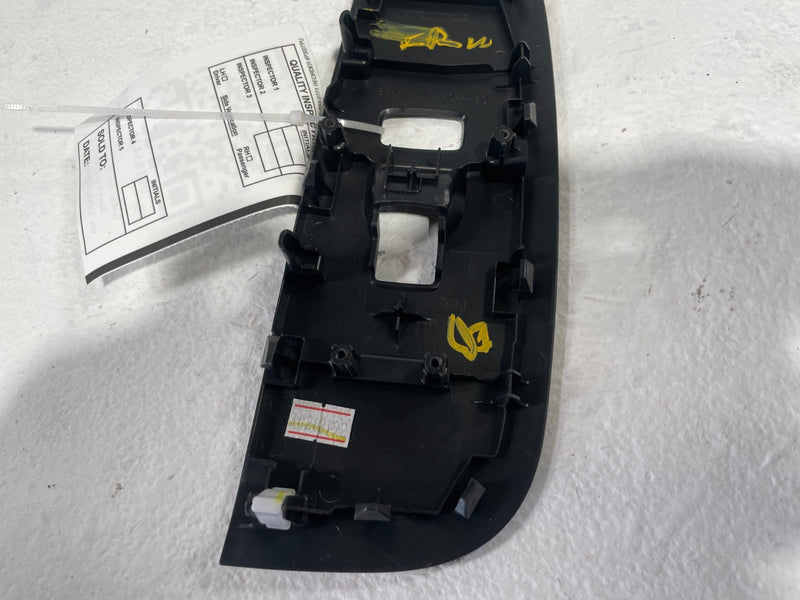 Load image into Gallery viewer, 2023-2025 HONDA HR-V FRONT RIGHT DOOR WINDOW SWITCH COVER BEZEL 2.0L # 105433
