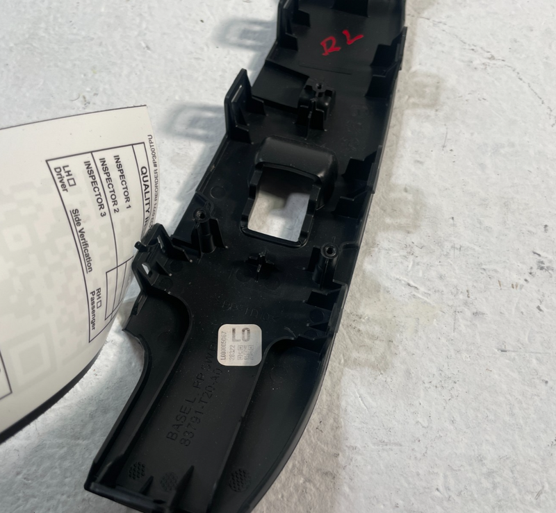 Load image into Gallery viewer, 23-25 ACURA INTEGRA REAR LEFT DRIVER SIDE POWER DOOR WINDOW SWITCH BEZEL 106720
