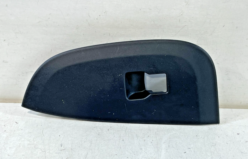 Load image into Gallery viewer, 2023 - 2024 HONDA HR-V REAR LEFT DRIVER SIDE DOOR WINDOW SWITCH BEZEL # 98933
