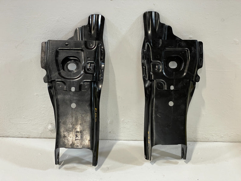Load image into Gallery viewer, 22-25 HONDA CIVIC ACCORD FRONT LH &amp; RH SUBFRAME REARWARD STAY BRACKET PAIR 86952
