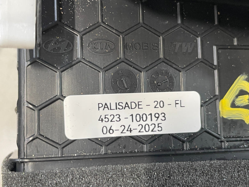 Load image into Gallery viewer, 20-22 PALISADE FRONT LEFT DASH AC AIR VENT GRILLE MOLDING W/ TRIM COVER # 100193
