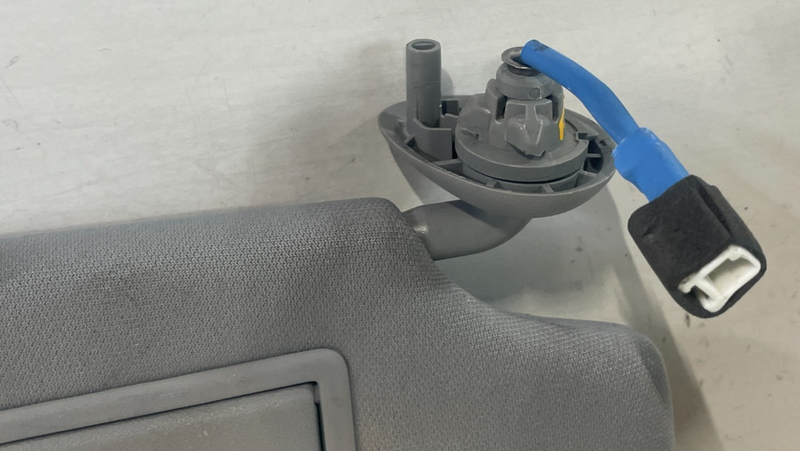 Load image into Gallery viewer, 17-20 ACURA MDX FRONT RIGHT PASSENGER SIDE INTERIOR SUNVISOR SUN VISOR # 102723
