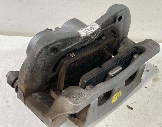 2020-2025 HYUNDAI PALISADE FRONT RIGHT SIDE BRAKE CALIPER W/ BRAKE PADS