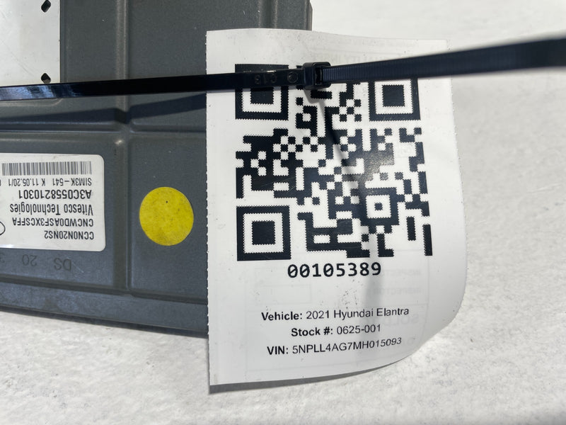 Load image into Gallery viewer, 2021 - 2023 HYUNDAI ELANTRA ENGINE CONTROL MODULE ECM W/ KEY FOB # 105389
