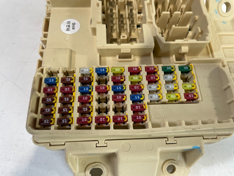 Load image into Gallery viewer, 2021 - 2023 HYUNDAI ELANTRA FUSE RELAY CABIN JUNCTION BOX 91950-AB050 # 104647
