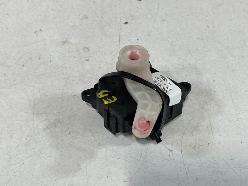 Load image into Gallery viewer, 2019 - 2020 INFINITI QX50 AC AIR CONITIONING HEATER FLAP DOOR ACTUATOR # 97665

