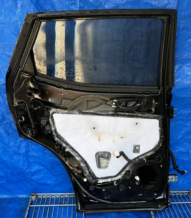 Load image into Gallery viewer, 17-22 NISSAN ROGUE SPORT REAR LEFT SIDE DOOR ASSEMBLY BLACK (G41) # MR8-DRU1702
