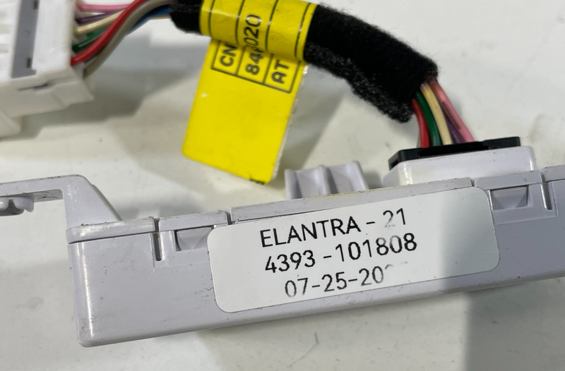 Load image into Gallery viewer, 2021-2023 HYUNDAI ELANTRA TRANSMISSION GEAR SHIFTER INDICATOR W/ WIRE # 101808
