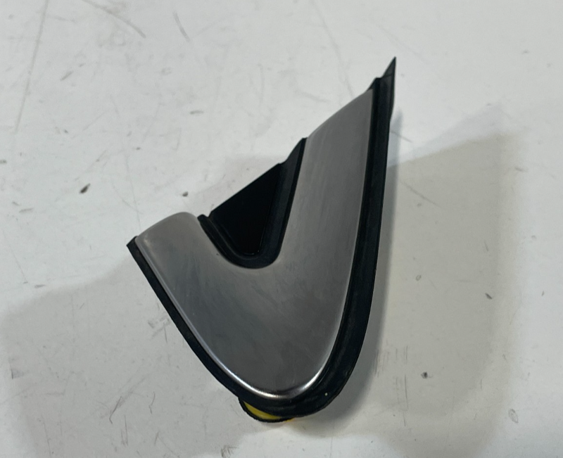 Load image into Gallery viewer, 19-23 HYUNDAI SANTA FE FRONT RIGHT PASSENGER FENDER UPPER CORNER MOLDING #101886

