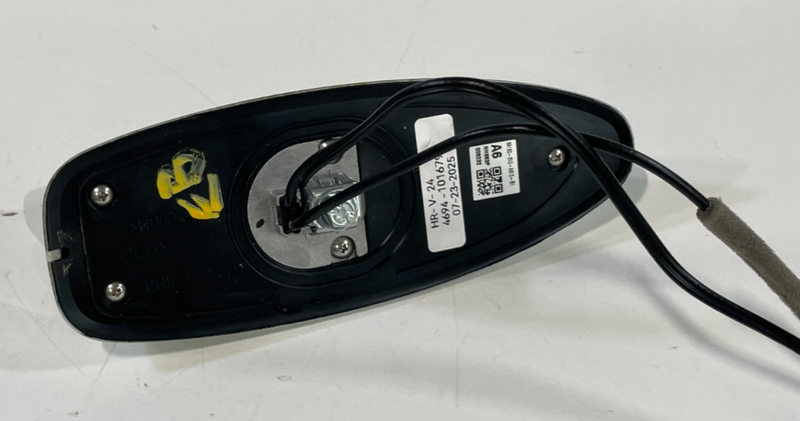 Load image into Gallery viewer, 2023-2025 HR-V TOP ROOF SATELLITE SHARK FIN RADIO ANTENNA WHITE (NH883P) #101679
