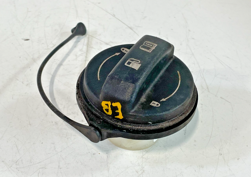 Load image into Gallery viewer, HYUNDAI ELANTRA SANTA FE PALISADE TUCSON REAR FUEL GAS TANK FILLER CAP # 102240
