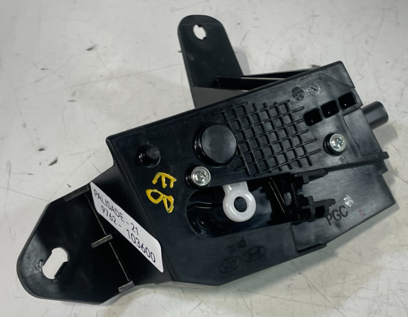 Load image into Gallery viewer, 2020-2022 HYUNDAI PALISADE FUEL GAS TANK DOOR LATCH LOCK ACTUATOR MODULE #103600
