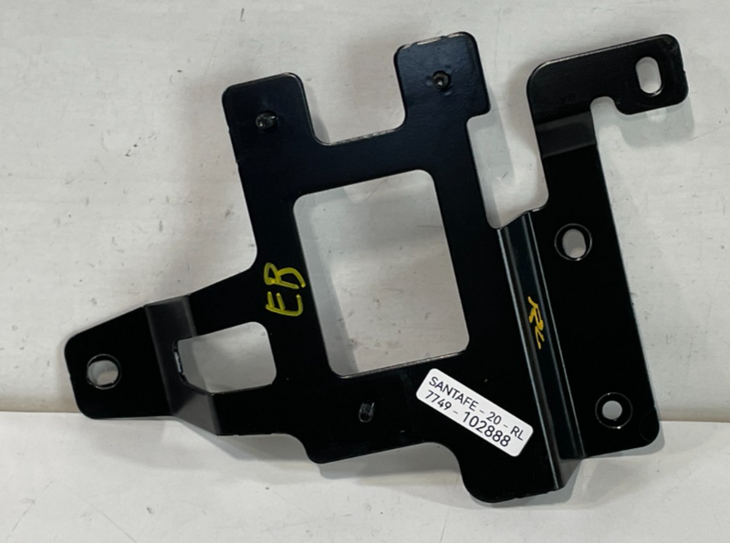 Load image into Gallery viewer, 19-20 HYUNDAI SANTA FE REAR LEFT SIDE BLIND SPOT RADAR SUPPORT BRACKET # 102888
