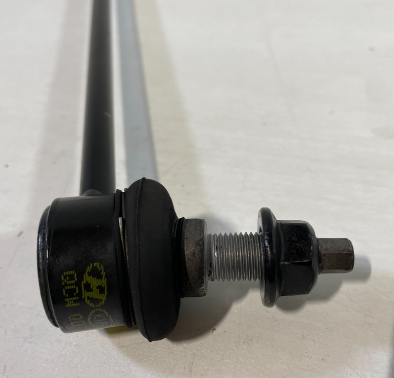 Load image into Gallery viewer, HYUNDAI PALISADE SANTA FE FRONT LH OR RH STABILIZER SWAY BAR END LINK # 104747
