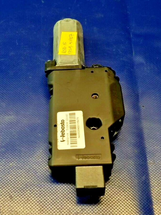 Load image into Gallery viewer, 2014 - 2020 INFINITI Q50 SUNROOF SUN ROOF MOON ROOF MOTOR # 51907
