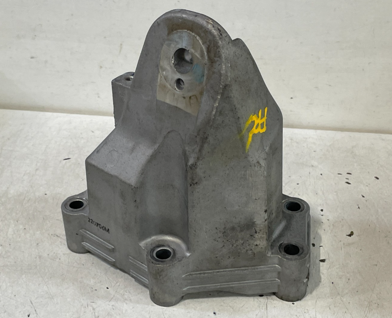 Load image into Gallery viewer, 2019-2023 GENESIS G70 FRONT RIGHT SIDE ENGINE MOUNT SUPPORT BRACKET 2.0L #100959
